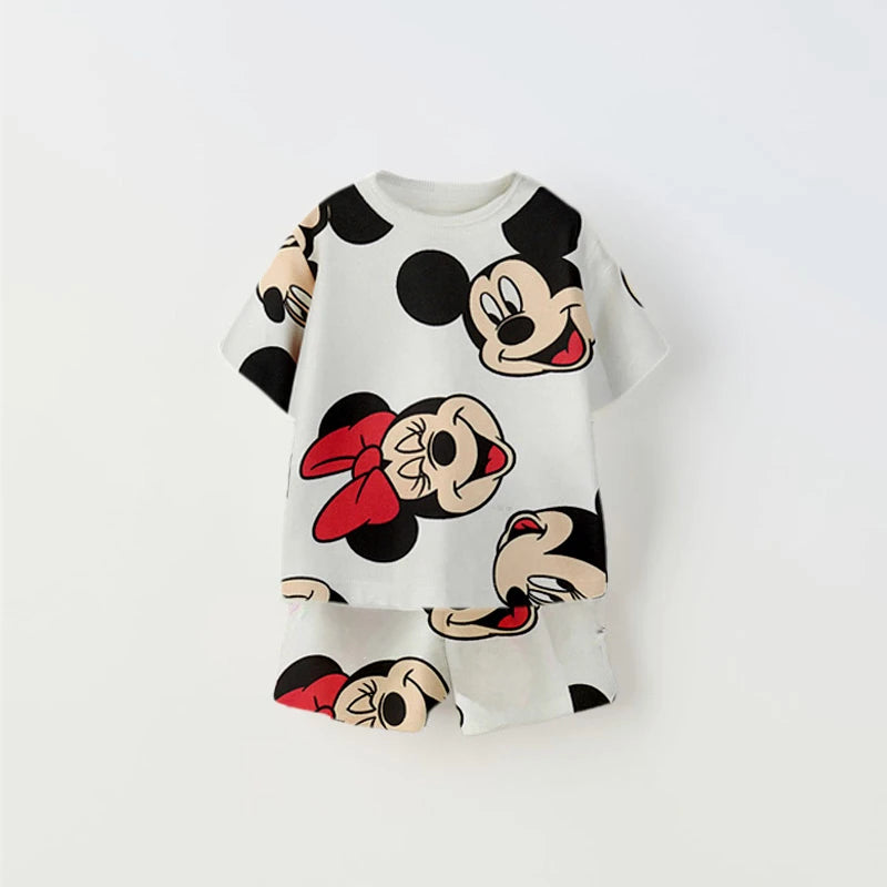 Baby Bubble Donald Duck cartoon print T-shirt and shorts set, featuring colorful Donald Duck artwork on casual clothing for kids.