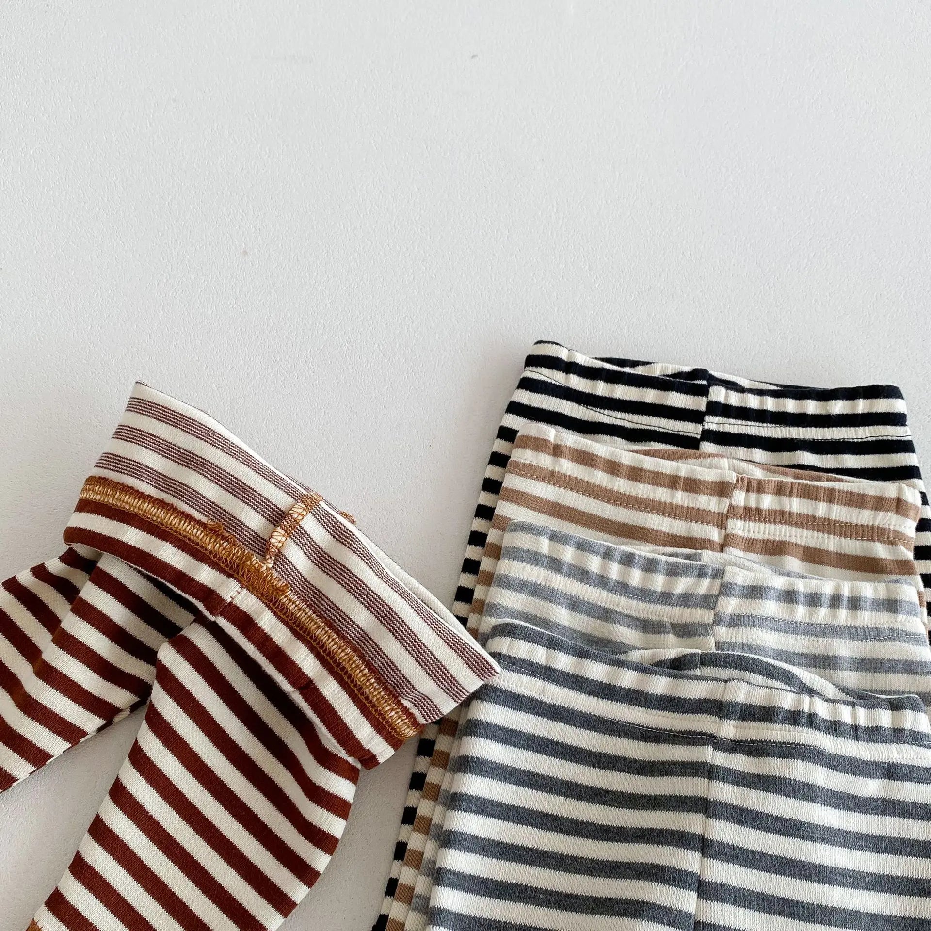 Baby Bubble baby leggings made of comfort stretch fabric, designed for growing legs with soft, cozy material and vibrant color.