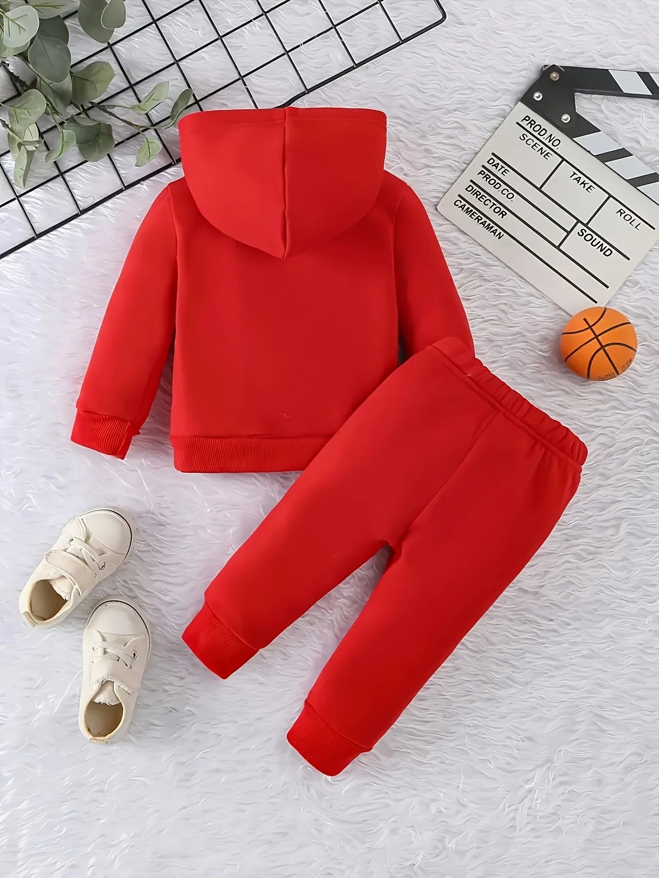 Baby Bubble KING Crown fleece hoodie and pants 2-piece set, stylish sportswear for kids, featuring a crown print and cozy fleece fabric.